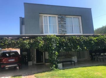Casa · 134m² · 4 Ambientes · 1 Cochera · Moderna Casa en Barrio Privado Mirador Sur