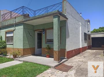 Casa · 180m² · 4 Ambientes · 3 Cocheras · Casa en San Justo