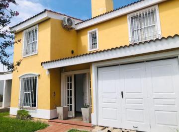 Casa de 6 ambientes, Córdoba · Venta Casa Solares de Santa Maria 2 - 3 Dor - Gran Patio - Cochera Doble