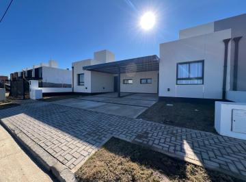 PH · 74m² · 3 Ambientes · 2 Cocheras · Quebradas de Manantiales Dúplex de Una Planta 2 Dorm Calefaccion Central