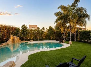 Casa · 200m² · 4 Ambientes · 7 Cocheras · Venta | Casa | Barrio San Francisco | Villanueva | Gran Piscina | 4 Amb | Acepta Permuta | Jardin