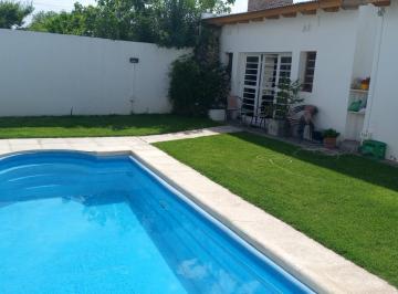Casa · 166m² · 4 Ambientes · 2 Cocheras · Casa en Venta 3 Dorm. General Roca, Río Negro