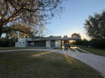 Casa · 280m² · 3 Dormitorios · 2 Cocheras · Casa en Causana