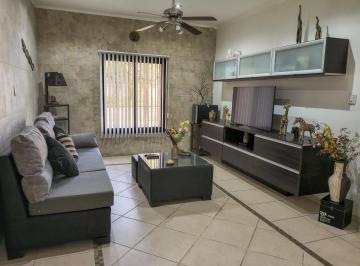 Casa · 300m² · 6 Ambientes · 3 Cocheras · Casa con Galpon en Cruz de Piedra, Maipu con Tour Virtual