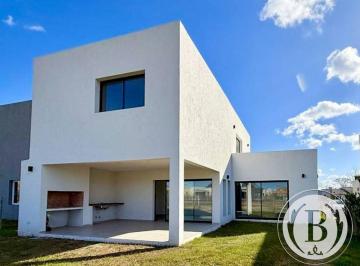 Casa de 4 ambientes, Pilar · Bustamante Prop Santa Lucia 12602 Casa Venta Pilar del Este