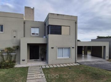 Casa · 217m² · 6 Ambientes · 2 Cocheras · Casa en Venta 3 Dorm. El Tipal Salta Capital