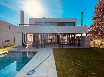 Casa · 268m² · 5 Ambientes · 2 Cocheras · Casa en Venta en Pilara en Tilbury