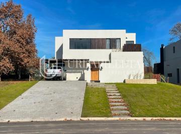 Casa · 268m² · 5 Ambientes · 2 Cocheras · Casa en Venta en Pilara en Tilbury