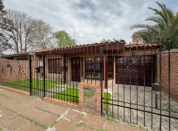 Casa de 3 ambientes, Morón · Casa 3 Ambientes con Pileta en Castelar