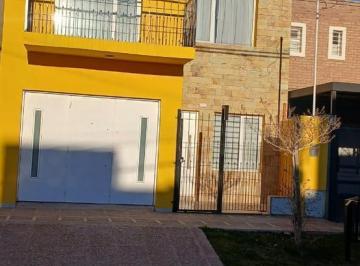Casa · 116m² · 3 Ambientes · 1 Cochera · Duplex en Venta 2 Dorm. Apto Credito Z/ Alta Barda