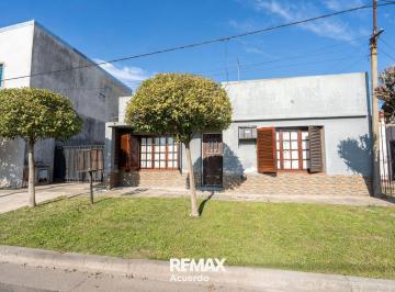 Casa · 85m² · 3 Ambientes · 1 Cochera · Venta - Casa La Emilia - 2 Hab - Cochera - Apta a Credito