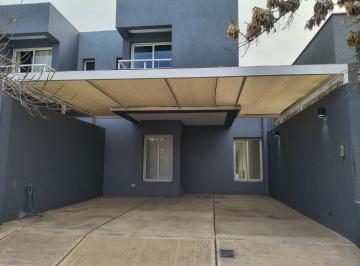Casa · 105m² · 4 Ambientes · 2 Cocheras · Dúplex en Venta Barrio Privado Carrodilla con Tour Virtual