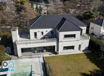 Casa · 277m² · 7 Ambientes · 6 Cocheras · Venta de Casa de 7amb. en Club de Campo El Lauquén - Canning