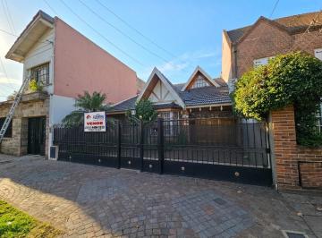 Casa de 4 ambientes, Morón · En Venta - Hermoso Chalet 4 Ambientes Haedo Sur Centro
