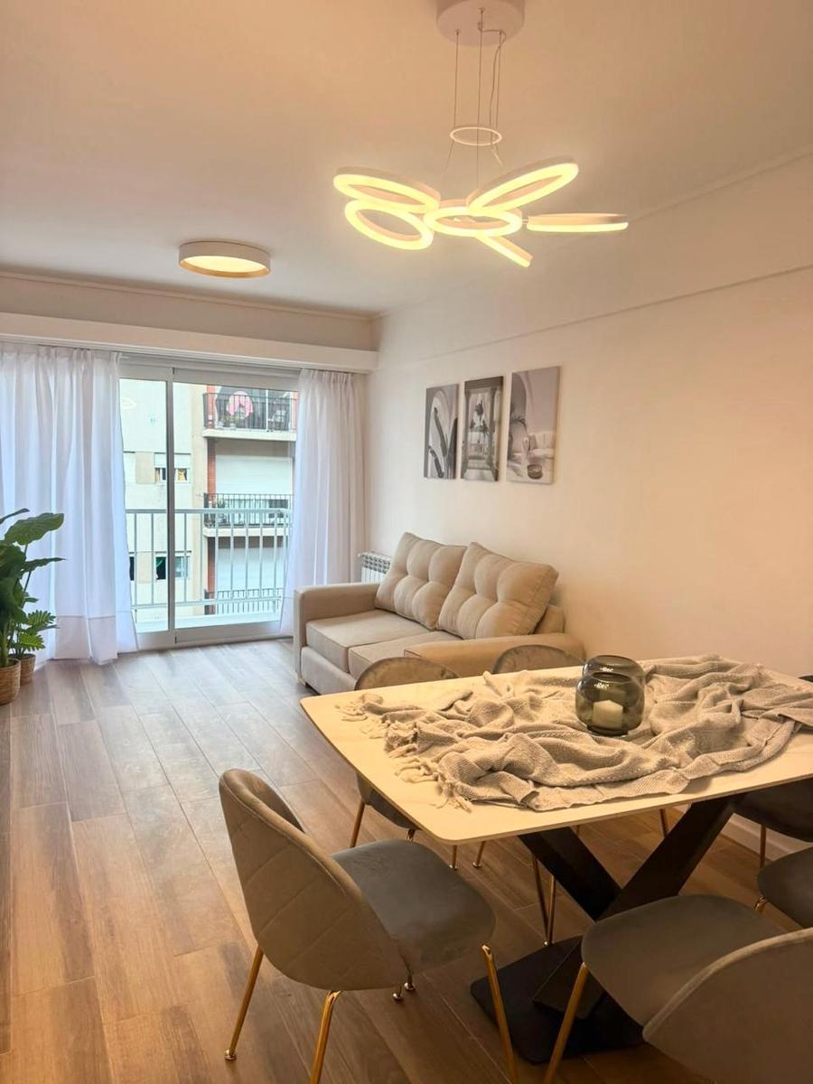 Departamento de 3 ambientes con espacio de cochera- en Venta