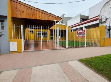 Casa · 3 Ambientes · 1 Cochera · Casa en Alquiler