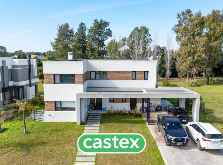 Casa · 264m² · 5 Ambientes · 4 Cocheras