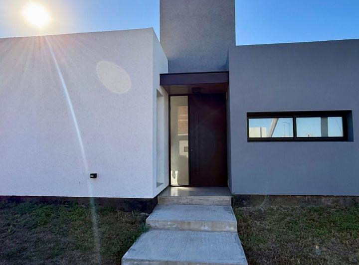 Casa · 330m² · 4 Ambientes · 1 Cochera