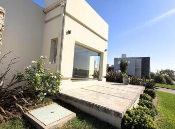 Casa · 8 Ambientes · 3 Cocheras · Casa en Bahia Blanca