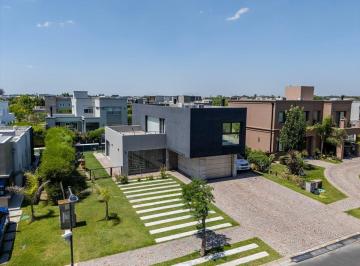 Casa · 248m² · 4 Ambientes · 1 Cochera · Venta Casa 4 Ambientes Nuevo Quilmes Lote Interno