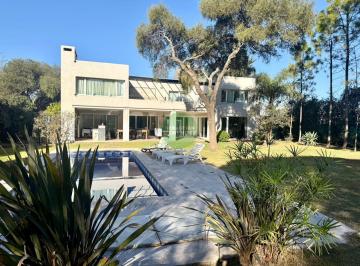 Casa · 520m² · 12 Ambientes · 3 Cocheras · Recibe Menor - 520 m Cubiertos - 3 Dorm. - Lomas de La Carolina