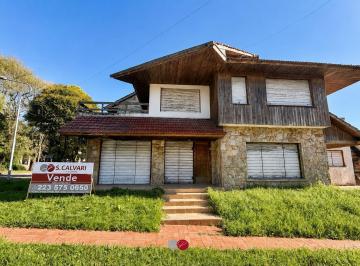 Casa · 350m² · 6 Ambientes · Casa en Los Troncos