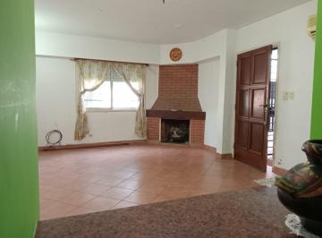 PH · 129m² · 4 Ambientes · 2 Cocheras · PH en Banfield Oeste