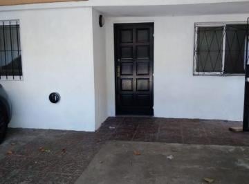 Casa de 3 ambientes, Quilmes · Casa PH de 3 Ambientes con Cochera, Quilmes Oeste