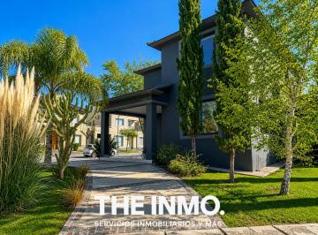 Casa de 10 ambientes, Godoy Cruz · Casa de 448 m² con 4 Dorm. en Venta en Luján de Cuyo