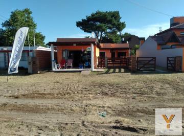 Casa · 72m² · 3 Ambientes · 2 Cocheras · Casa en Venta - 2 Dorm. 1 Baño - Local - Cocheras - 500 m² - Nueva Atlantis
