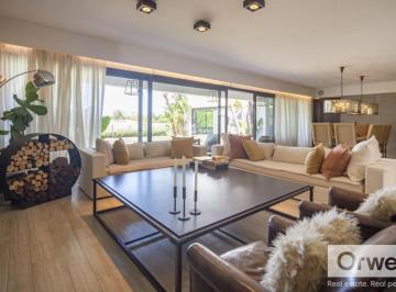 Casa · 649m² · 8 Ambientes · 4 Cocheras · Casa en Alquiler o Venta en El Golf Nordelta. Amoblada, Pileta y Vistas Al Rio.