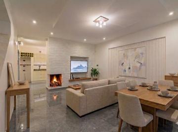 PH · 136m² · 4 Ambientes · 2 Cocheras · Venta PH Al Frente de 4 Ambientes con Garaje, Doble Patio y Terraza - Santos Lugares