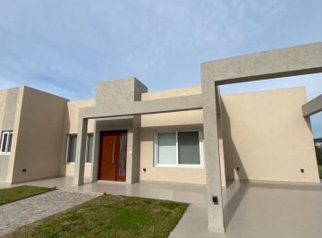 Casa · 145m² · 4 Ambientes · 1 Cochera · Casa en Venta Barrio Santa Ines Canning
