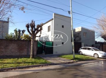 Casa · 84m² · 6 Ambientes · 2 Cocheras · Casa en Alquiler Los Hornos La Plata