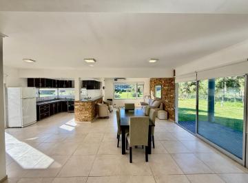 Casa · 210m² · 4 Ambientes · 2 Cocheras · Casa 4 Ambientes en Haras del Mar - Santa Clara del Mar