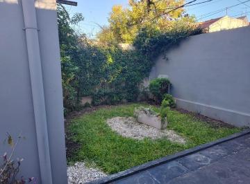 Casa · 130m² · 5 Ambientes · 1 Cochera · Triplex 5 Amb Jardin Terraza y Patio