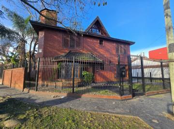 Casa · 200m² · 5 Ambientes · 3 Cocheras · Casa en Burzaco
