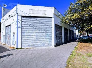 Local comercial · 135m² · Amplio Local Comercial de 135 m² con Oficina y Cocina en Alquiler en El Centro de Castelar