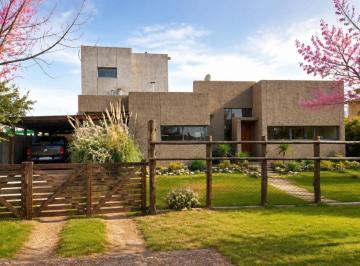 Casa de 5 ambientes, Lunlunta · Casa en Venta Lunlunta