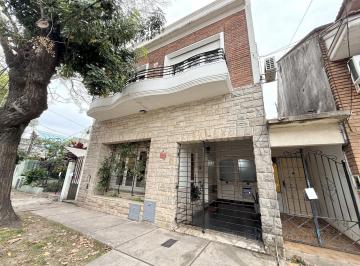Casa · 135m² · 6 Ambientes · 2 Cocheras · Casa en Bernal