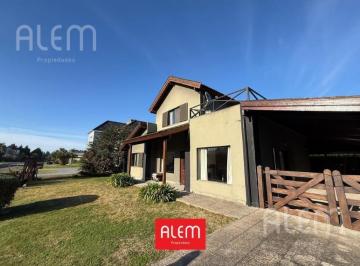 Casa · 210m² · 4 Ambientes · 3 Cocheras · Casa en Venta en Canning, Malibú