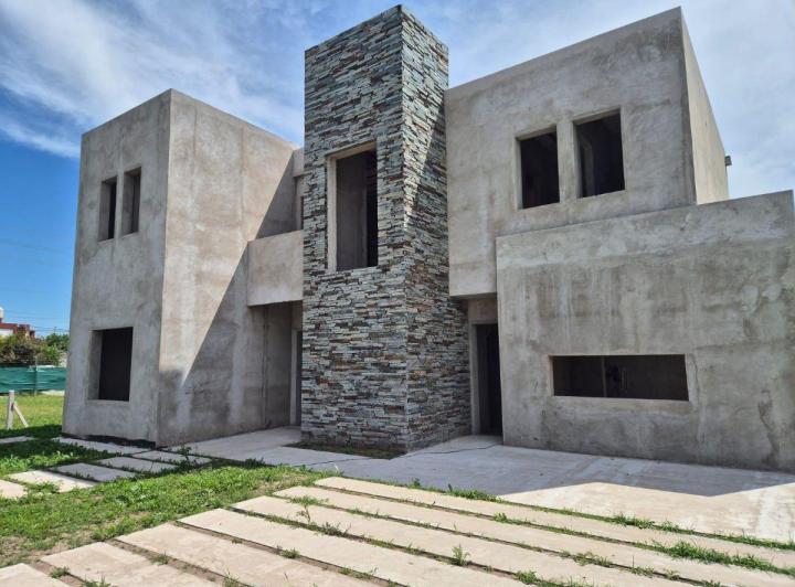 Casa · 253m² · 4 Ambientes · 4 Cocheras