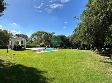 Casa · 500m² · 5 Ambientes · 2 Cocheras · Lote Fondo Espacio Verde - 4 Dorm. - Quincho Cerrado - Casa en Venta en Altos del Chateau