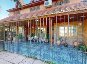 Casa · 250m² · 6 Ambientes · Casa en Venta Bosques 4 Dorm.