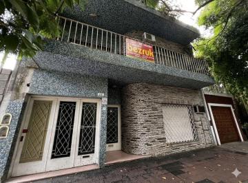 Casa · 238m² · 7 Ambientes · 1 Cochera · Venta de PH en Bloque en Martinez