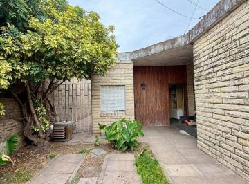 Casa · 150m² · 5 Ambientes · 1 Cochera · Casa 5 Amb en Venta, 4 Dorm. y Local