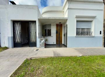Casa de 3 ambientes, La Plata · Casa en Alquiler, 2 Dorm., Cochera, Jardin, La Plata