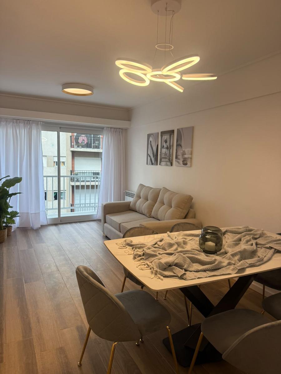 Departamento Tres Ambientes al frente con balcon