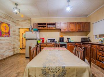 Casa · 90m² · 4 Ambientes · 1 Cochera · Venta Casa 4 Ambientes Patio y Parrilla. Ituzaingo