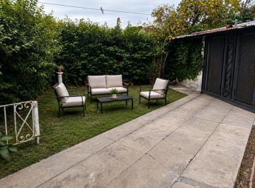 Casa · 102m² · 3 Ambientes · 1 Cochera · Venta Casa 3 Ambientes con Jardin